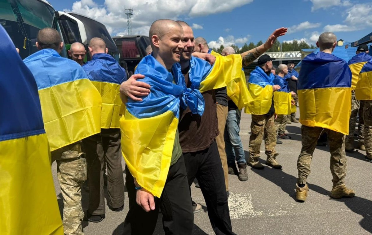 Україна повернула з полону 185 воїнів і цивільного