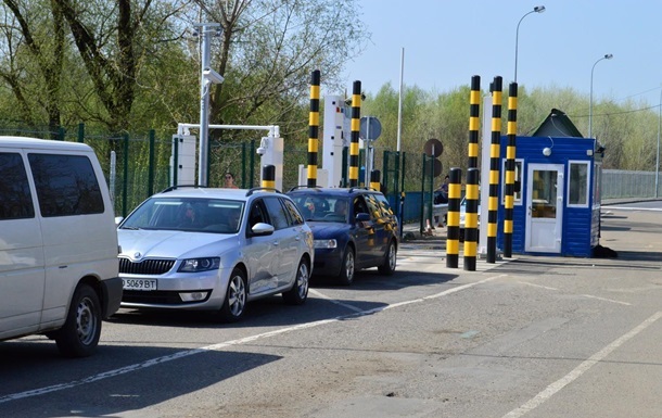 Українців попередили про можливі затримки на кордоні з Угорщиною