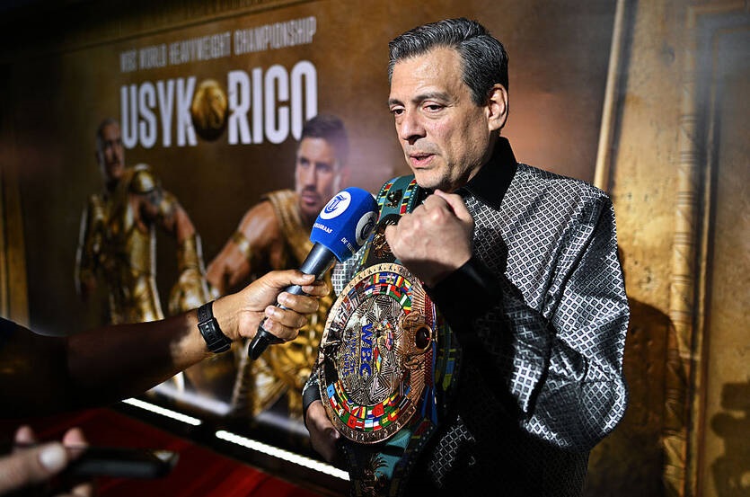Усик отримав ультиматум від WBC щодо наступного поєдинку