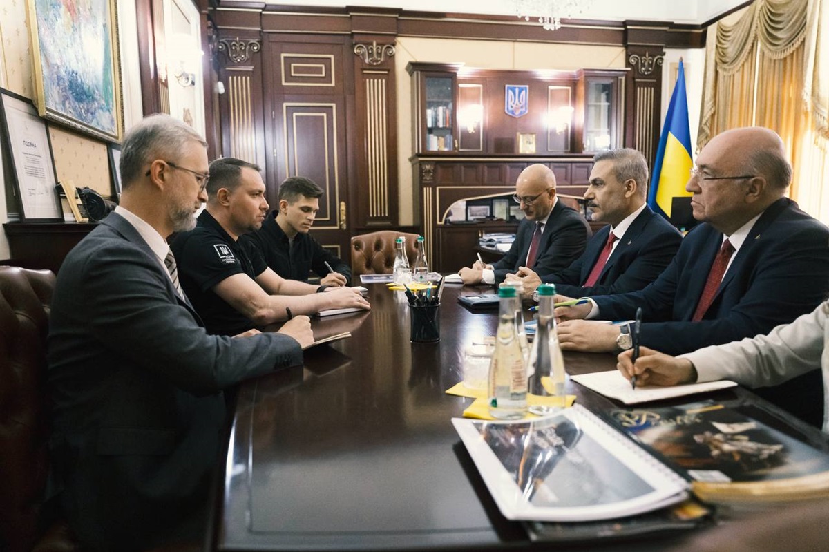 Буданов обговорив з главою МЗС Туреччини завершення війни