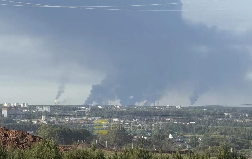 Генштаб підтвердив ураження НПЗ і аеродрому в РФ