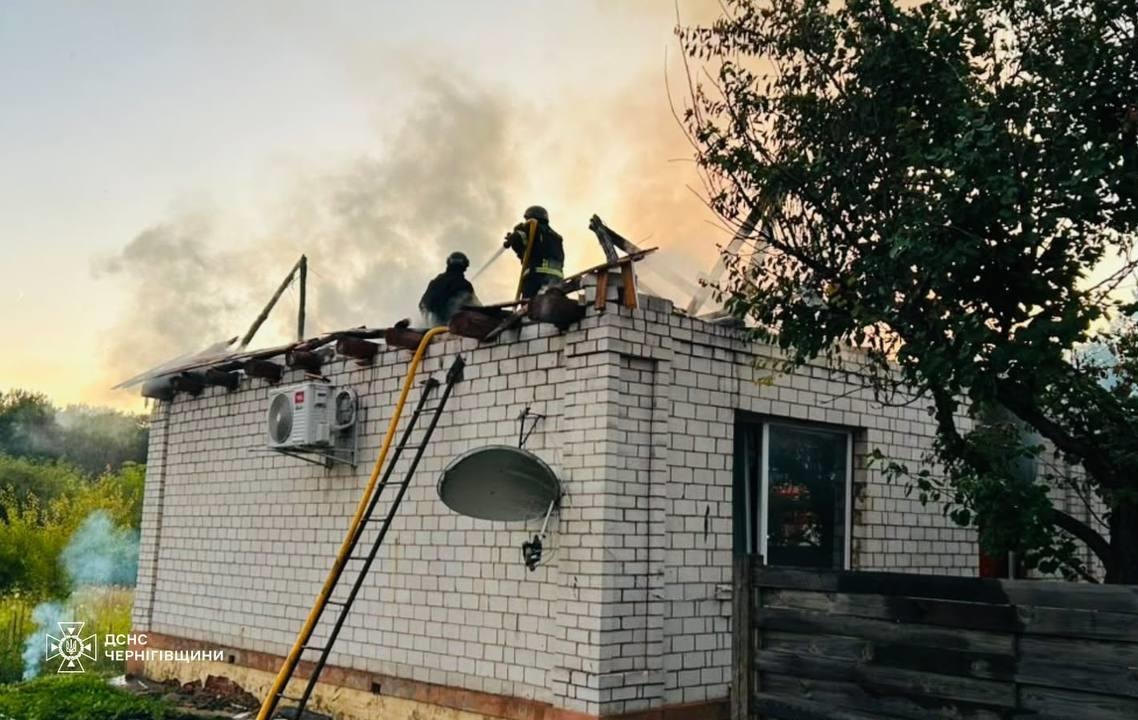На Чернігівщині дрон РФ влучив у будинок, серед постраждалих діти