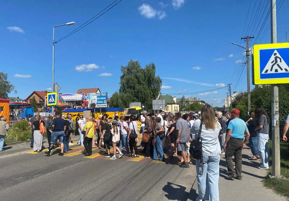 На Львівщині люди заблокували трасу через забруднення від спиртзаводу