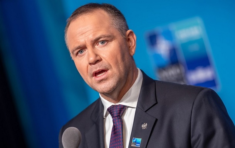 Навроцький виступає за заборону в Польщі червоно-чорного прапора