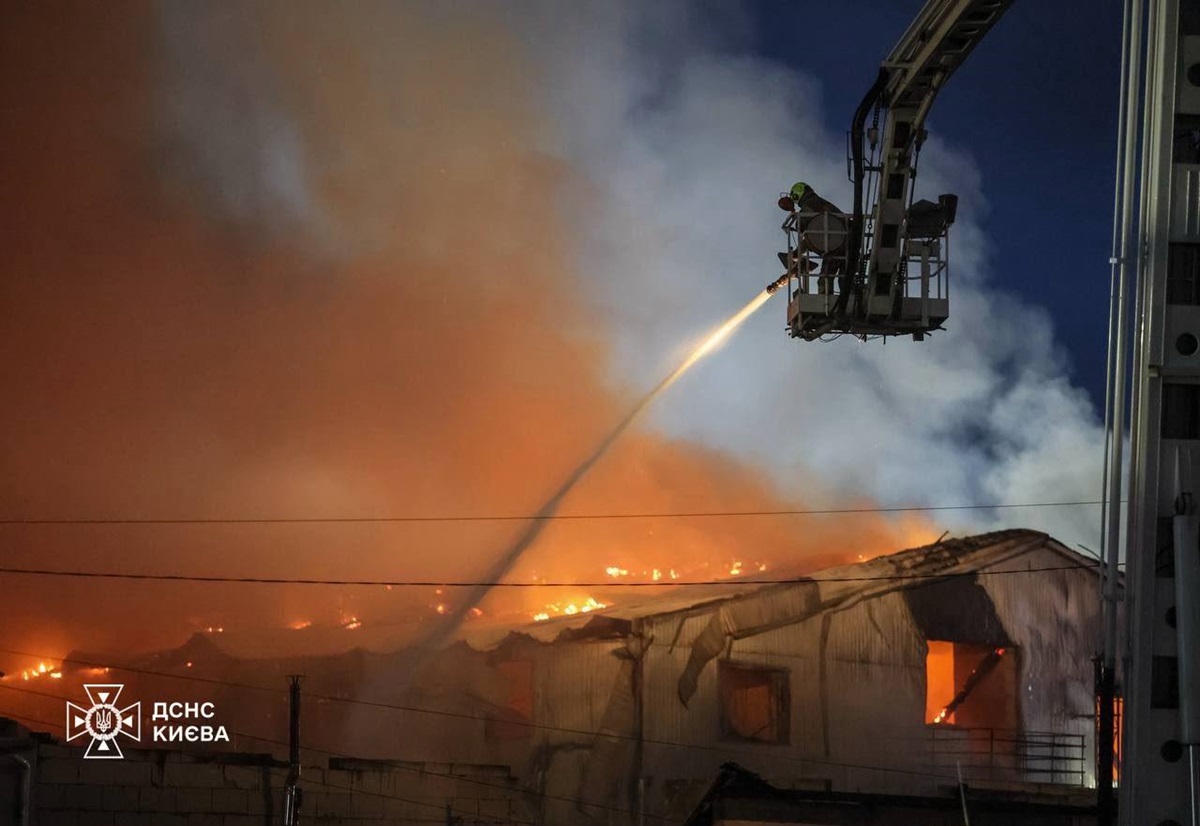 Ракетна атака РФ на Київ: у ДСНС показали наслідки
