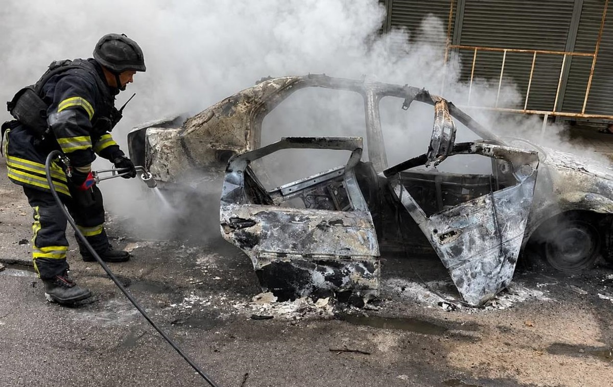 Росіяни вдарили дроном по авто в Херсоні: є жертви