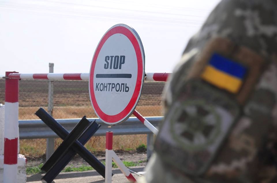 У Чернігові на блокпості намагалися передати вибухівку в бургері