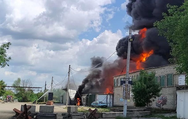 У Миколаєві пошкоджені дві АЗС внаслідок атаки дронів
