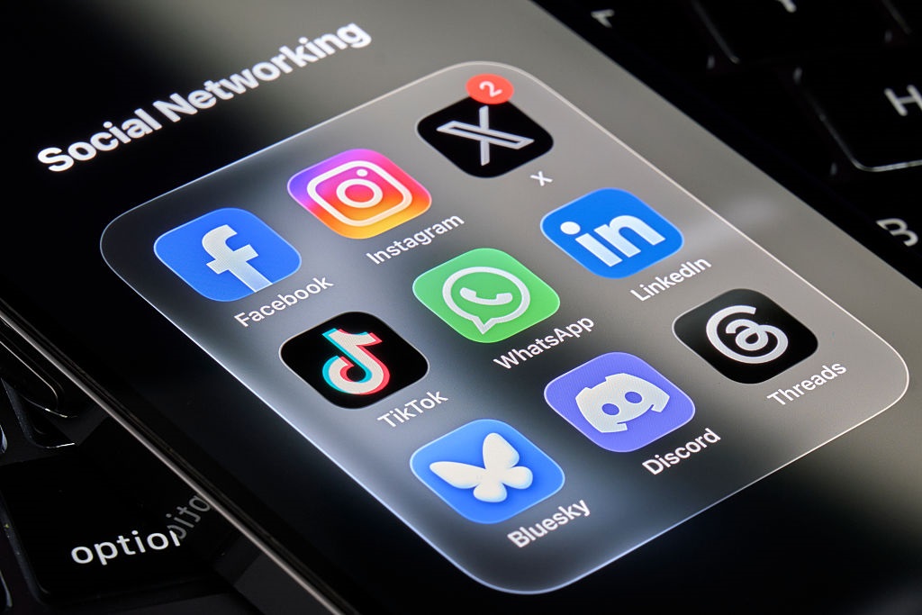У роботі Facebook та Instagram стався масштабний збій