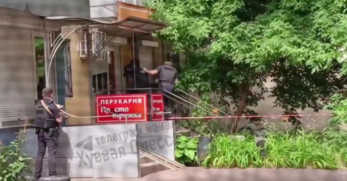 В Одесі затримали чоловіка, який у перукарні захопив заручників
