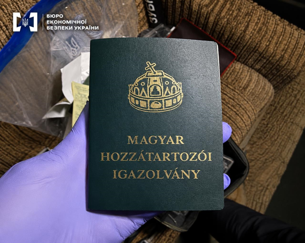 Викрито схему виготовлення підроблених документів України та ЄС