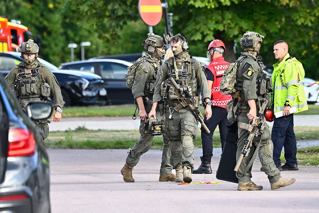 Чоловік з мачете поранив кількох людей у школі в Швеції