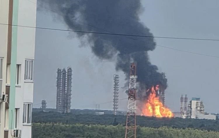 Дрони уразили нафтохімічний завод у Сибіру