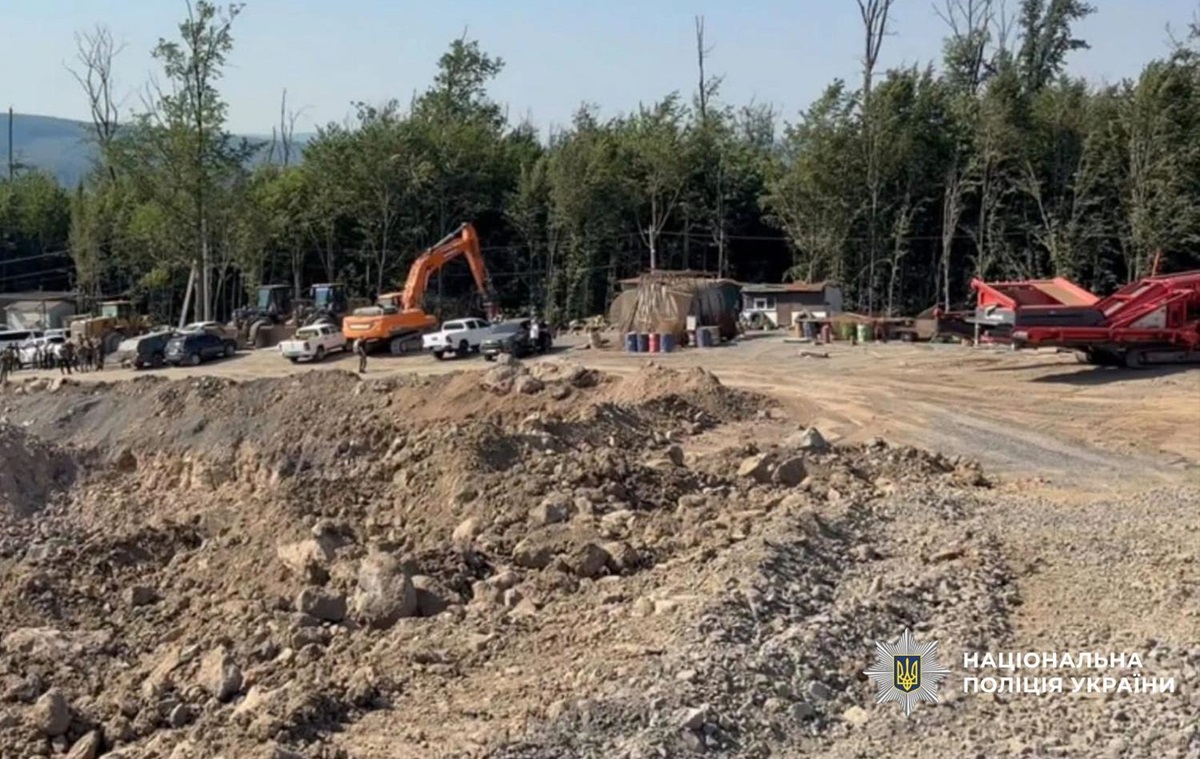 На Закарпатті депутат облради підозрюється у незаконному видобутку андезиту
