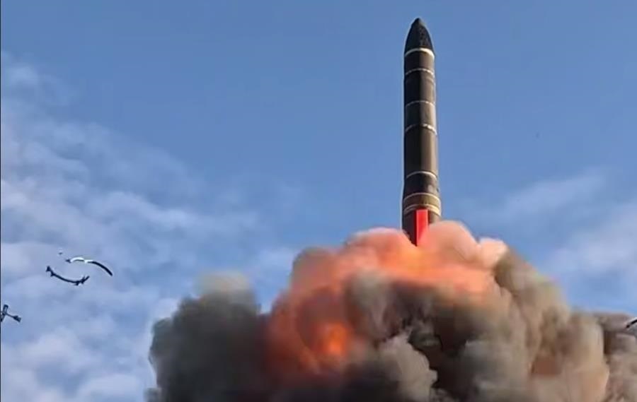 Росія запустила міжконтинентальну ракету