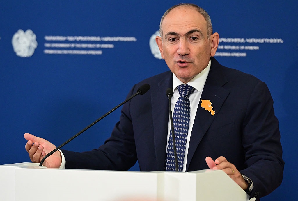 Уряд Вірменії на чолі з Пашиняном подав у відставку